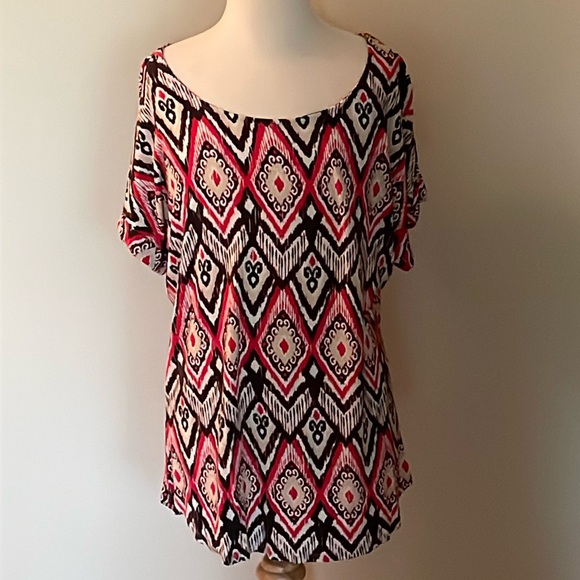 Chico's Tops - EUC~Chico’s Woman’s Size 1 (M) Scoop Neck Red/Brown Designed Short Sleeved Top